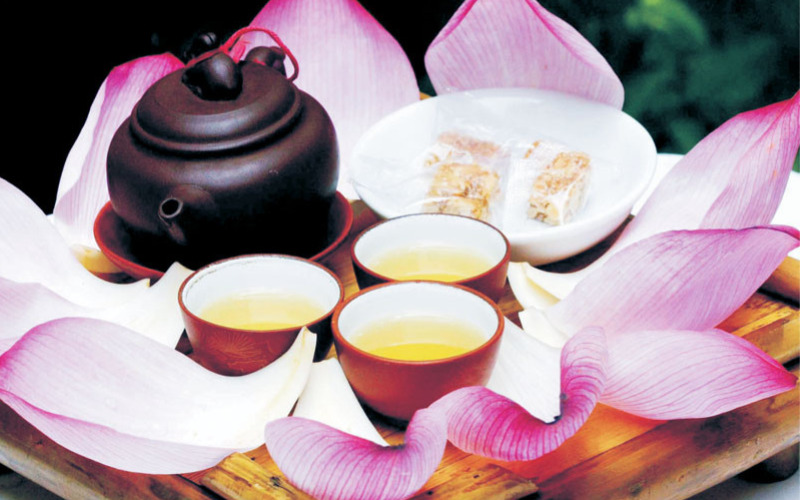 Tthức uống thuần khiết của người Việt mang tên trà sen Tây Hồ. 