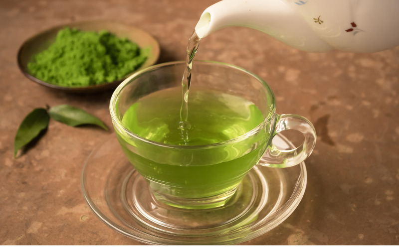 Hợp chất EGCG trong trà giúp ngăn chặn sự phát triển của các tế bào ung thư.