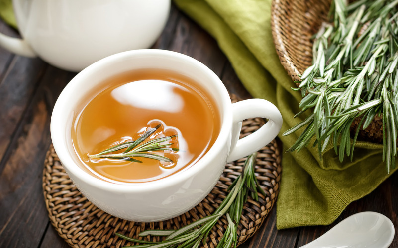 4-uong-tra-co-tot-khong-1 Trà xanh giúp hỗ trợ hệ tiêu hóa.