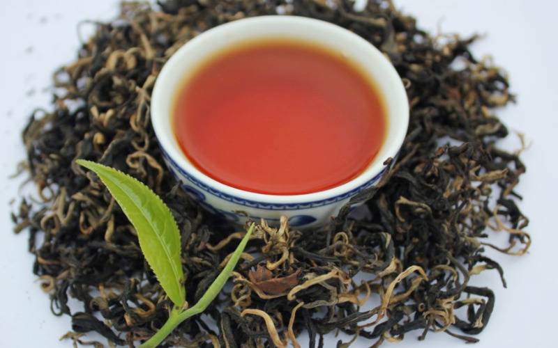 Trà shan tuyết có búp trắng, cánh vàng, hương vị rất riêng. 