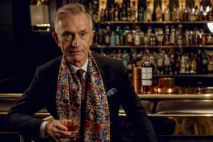 nguoi-lon-tuoi-thuong-chon-cavat-mau-toi-300x200-1 nguoi-lon-tuoi-thuong-chon-cavat-mau-toi